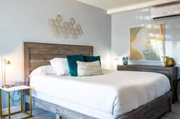 Cozy Beachside Boutique Hotel King Suite kitchen