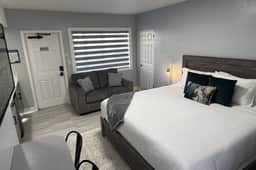 2 BR Suite Upscale Beachside Boutique Hotel