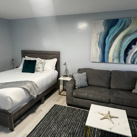 Suite with queen bed, sofa and starfish decor