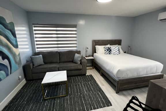 Super thick and comfy queen mattress, and a queen size sofa bed. There are 4 sleeping pillows, 2 soft and 2 firm.