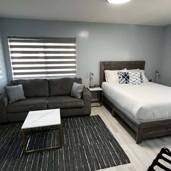 Super thick and comfy queen mattress, and a queen size sofa bed. There are 4 sleeping pillows, 2 soft and 2 firm.