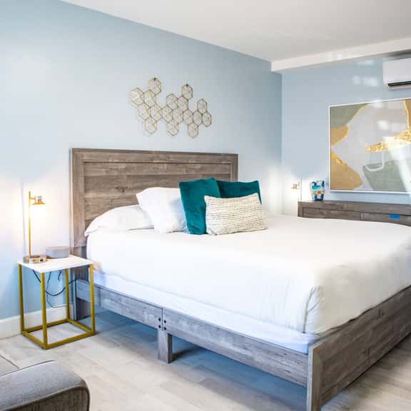 Cozy Beachside Boutique Hotel King Suite kitchen - Image 1