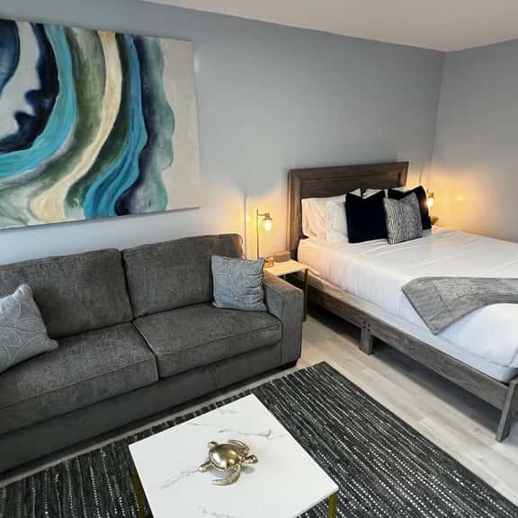 Super thick and comfy queen mattress, and a queen size sofa bed. There are 4 sleeping pillows, 2 soft and 2 firm.