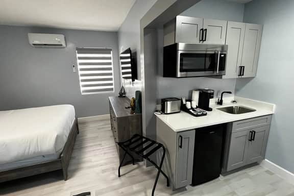 Cozy Beachside Boutique Hotel - by Oceano Suites