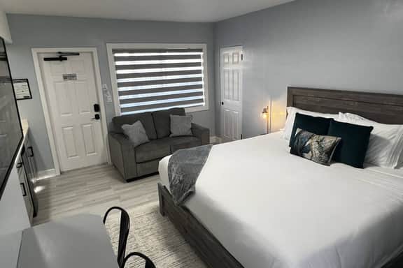 2 BR Suite Upscale Beachside Boutique Hotel