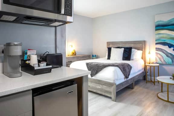 Oceano Suites - Deluxe Queen Room