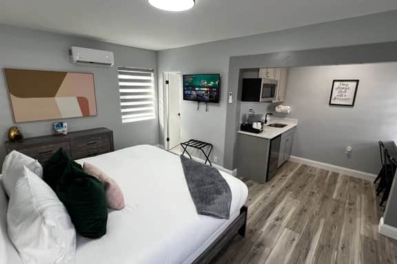 Stylish Boutique Hotel - King Suite - Oceano Suites