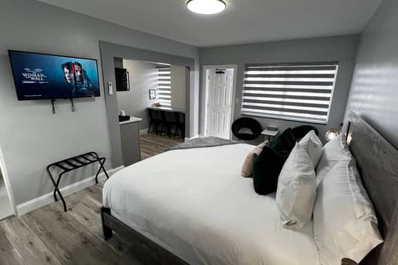 Stylish Boutique Hotel - King Suite - Oceano Suites